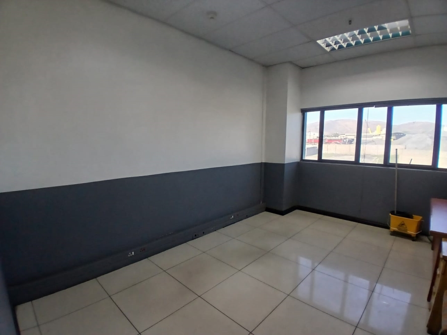 To Let commercial Property for Rent in Zinniaville North West